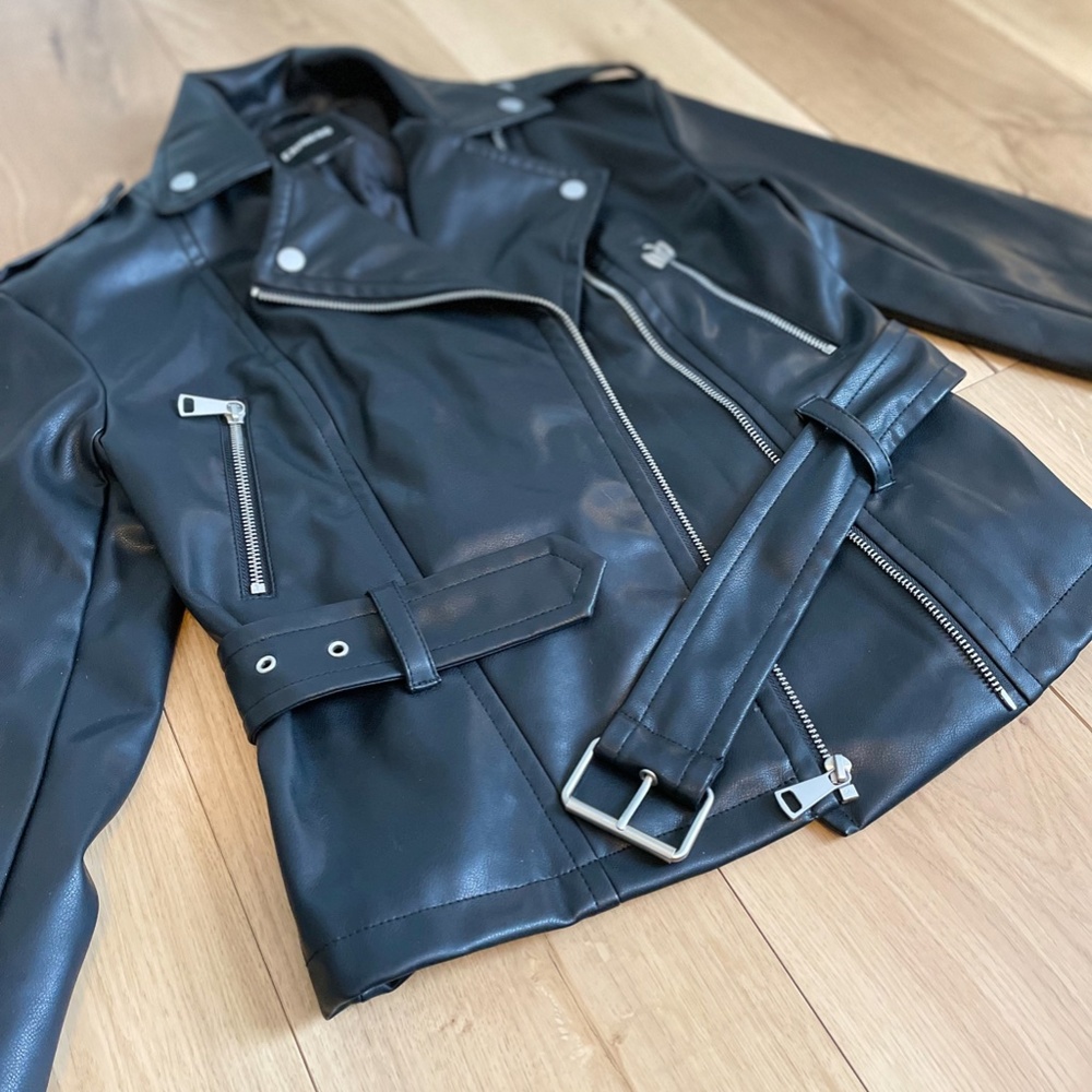 Black Leather Jacket With Belt - Express - image 3